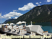 Infinity Pool in neuer Strandlounge in Pertisau bietet Badevergnügen mit "besten Aussichten" auf den Achensee (©Foto:Martin Schmitz)